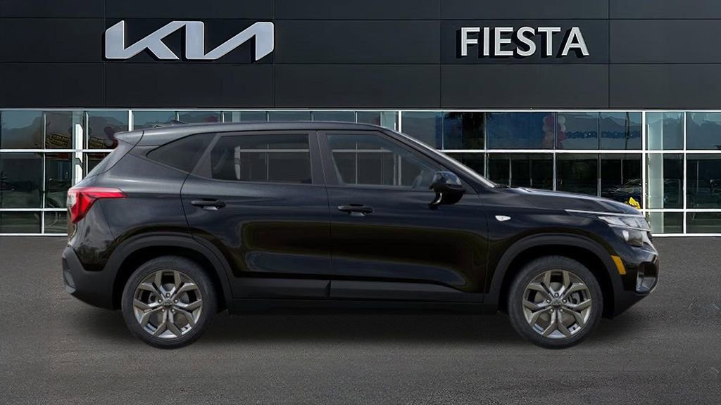 New 2026 Kia Seltos LX FWD image 7