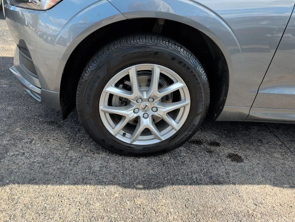 Used 2021 Volvo XC60 T5 Momentum image 32