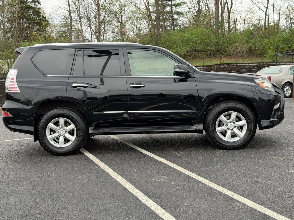 Used 2014 Lexus GX 460 image 2
