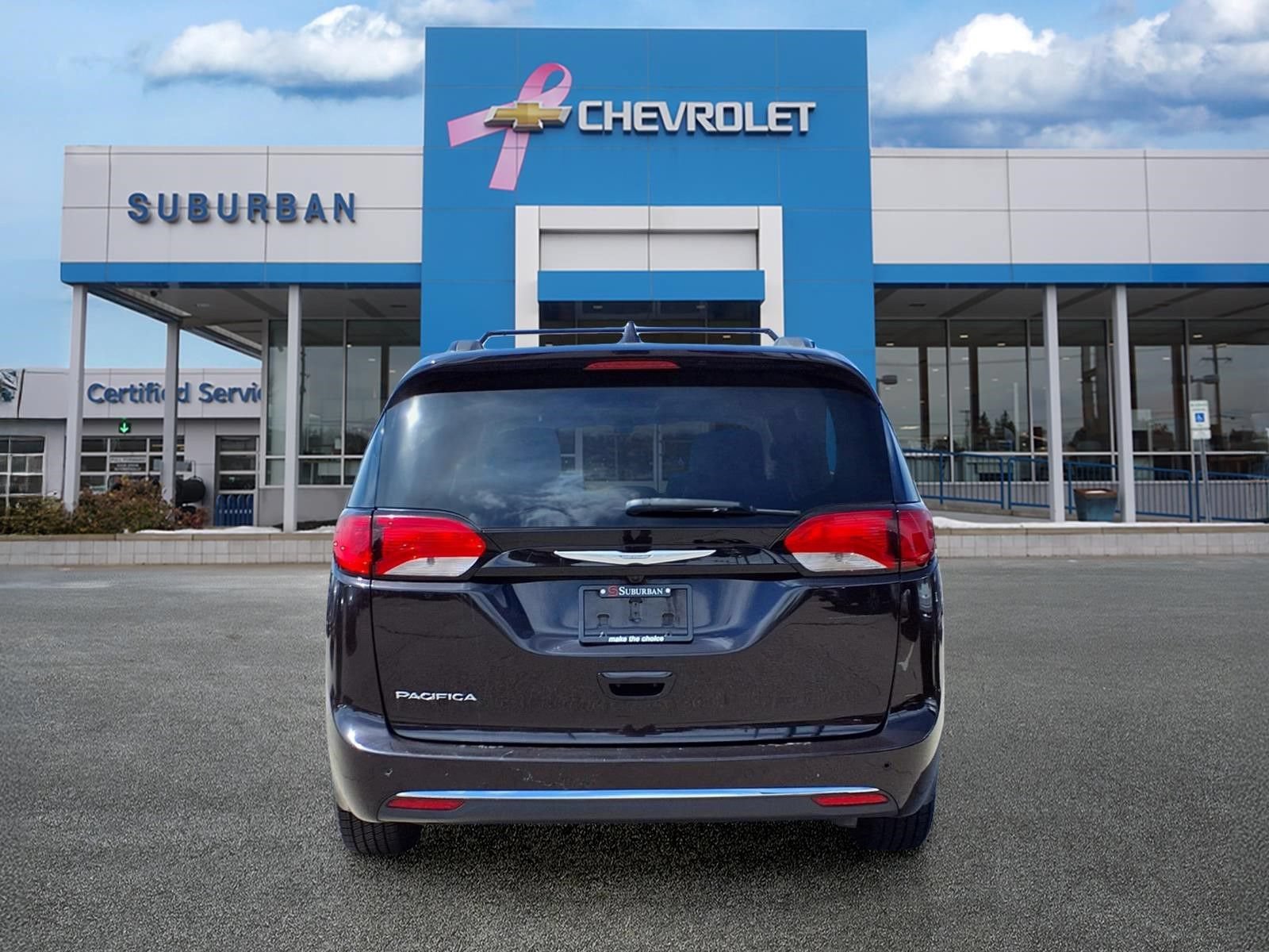 Used 2017 Chrysler Pacifica Touring-L w/ Tire & Wheel Group FWD image 5
