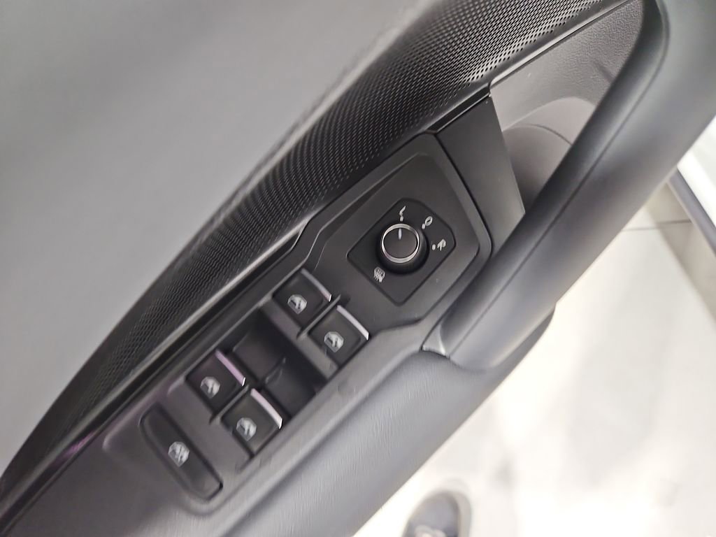 New 2026 Volkswagen Tiguan SE R-Line image 11