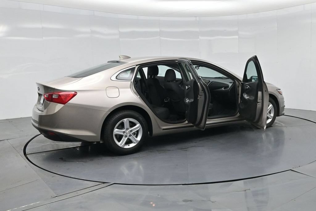 Used 2023 Chevrolet Malibu LT FWD image 4