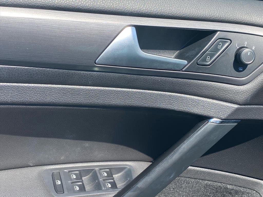Certified 2020 Volkswagen Golf 4-Door FWD image 18