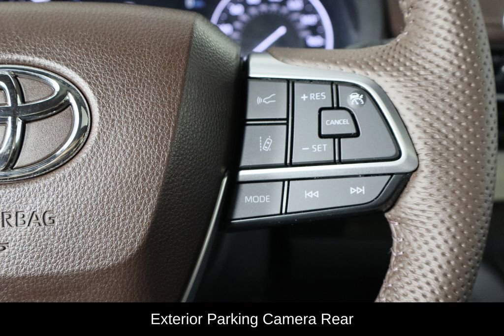Used 2024 Toyota Sienna Platinum image 10