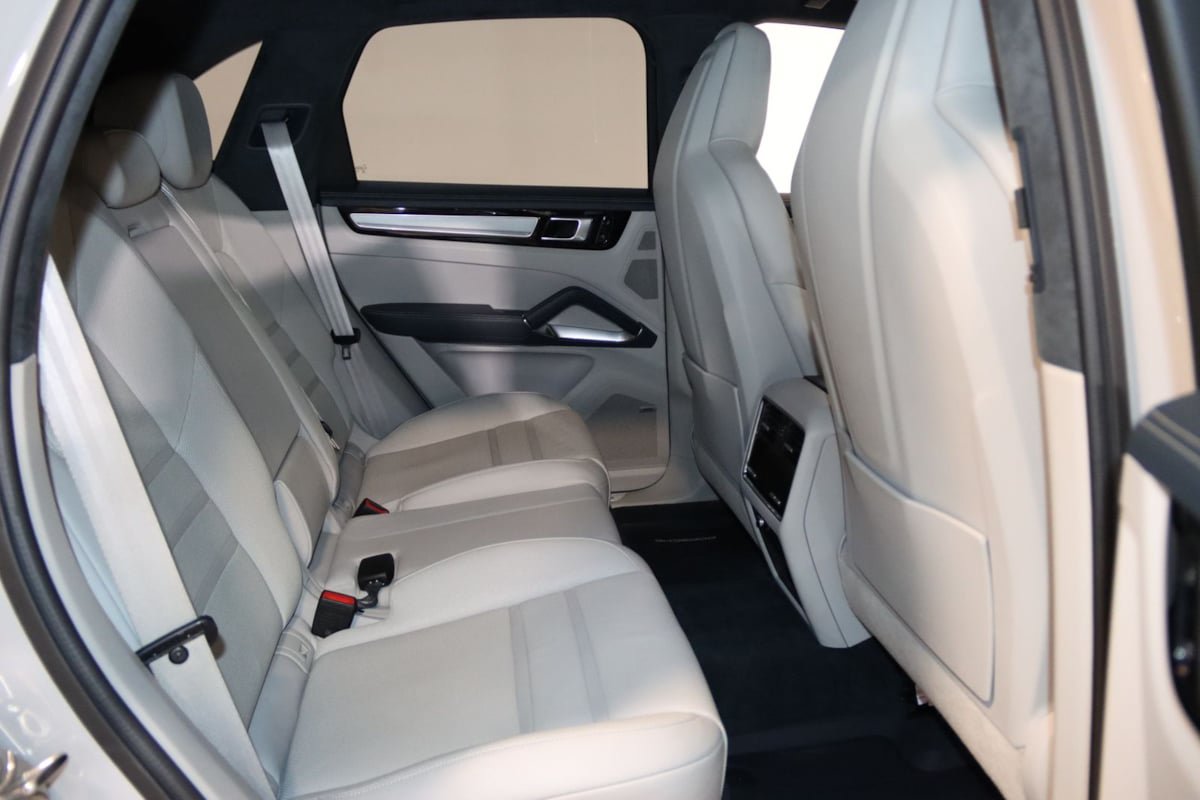 Used 2020 Porsche Cayenne Turbo AWD/4WD image 77
