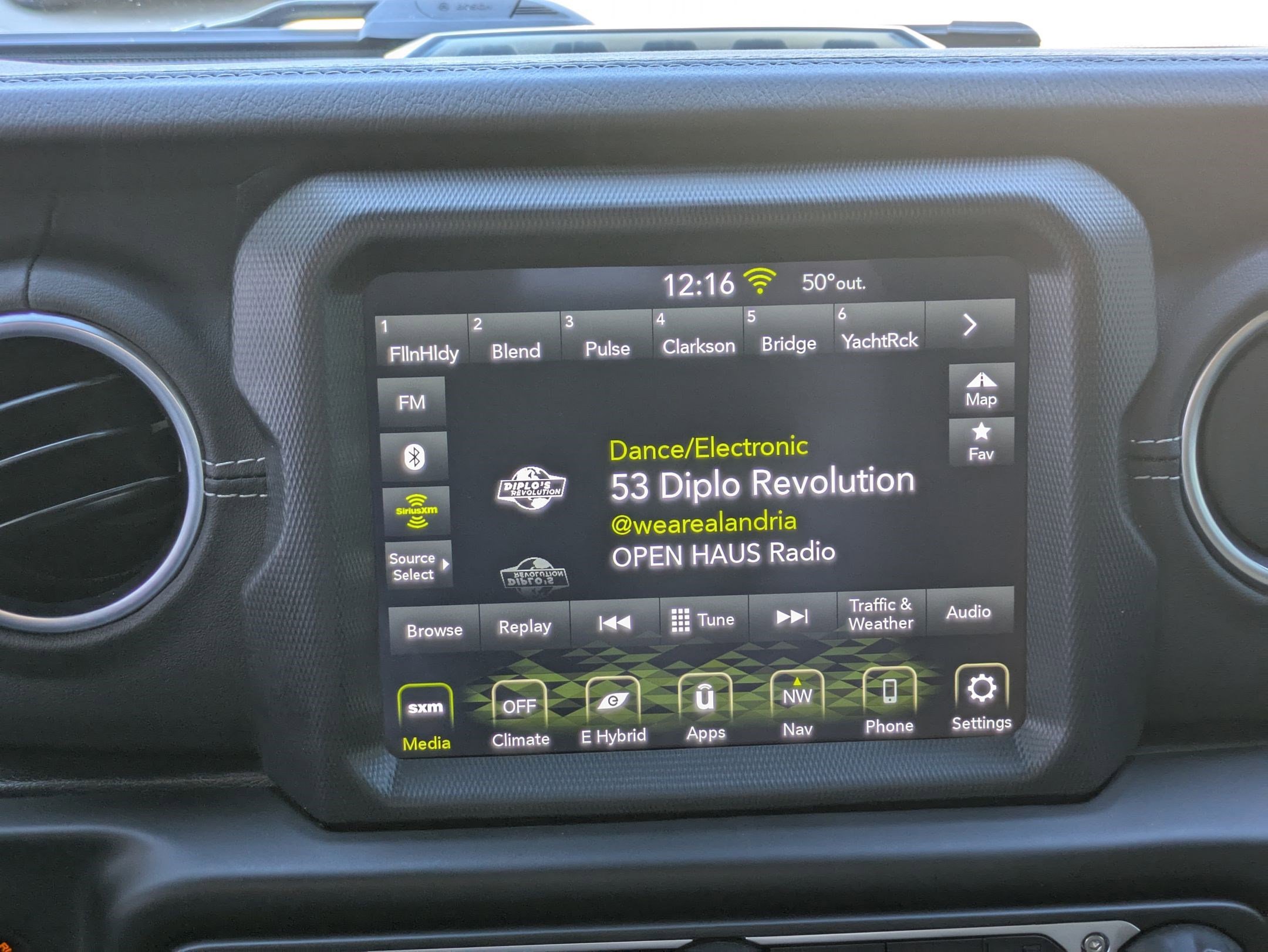 Used 2023 Jeep Wrangler Sahara w/ Cold Weather Group image 21