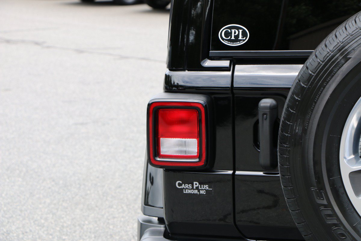 Used 2022 Jeep Wrangler Unlimited Sahara AWD/4WD image 5