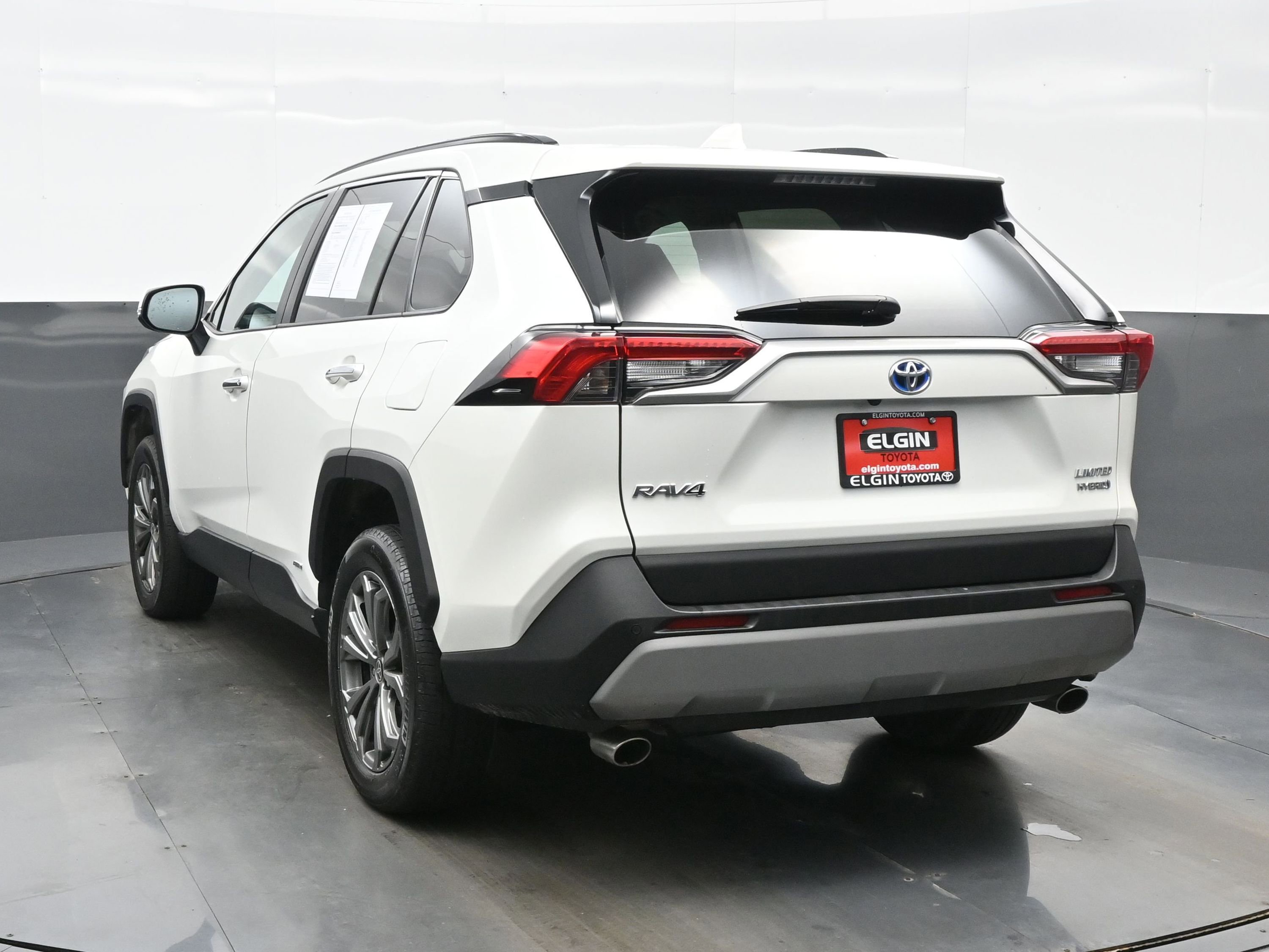 Used 2022 Toyota RAV4 Limited AWD/4WD image 4