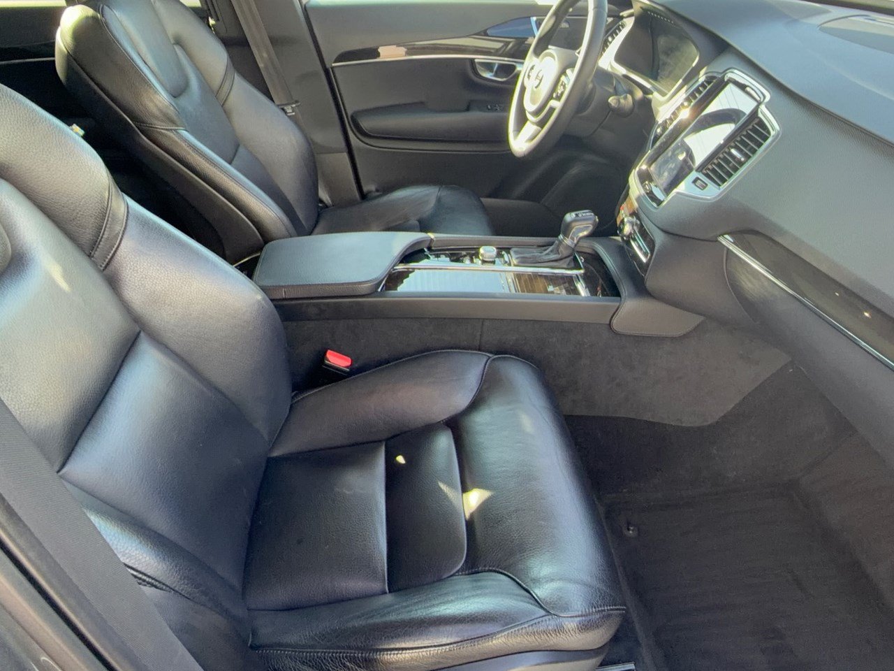 Used 2018 Volvo XC90 T6 Momentum w/ Convenience Package AWD/4WD image 30