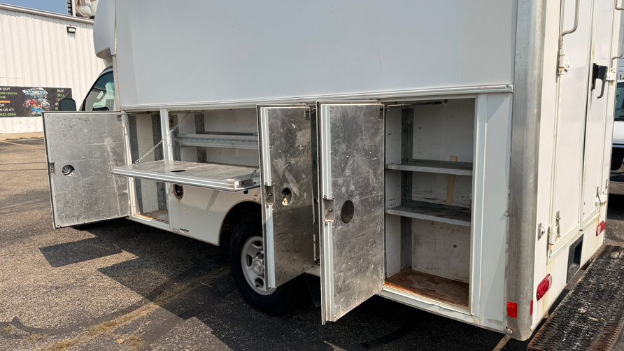 Used 2016 GMC Savana 3500 RWD image 8