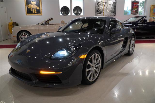 Used 2018 Porsche 718 Cayman RWD image 3