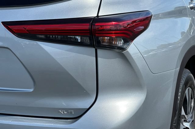 Certified 2020 Toyota Highlander XLE FWD image 34