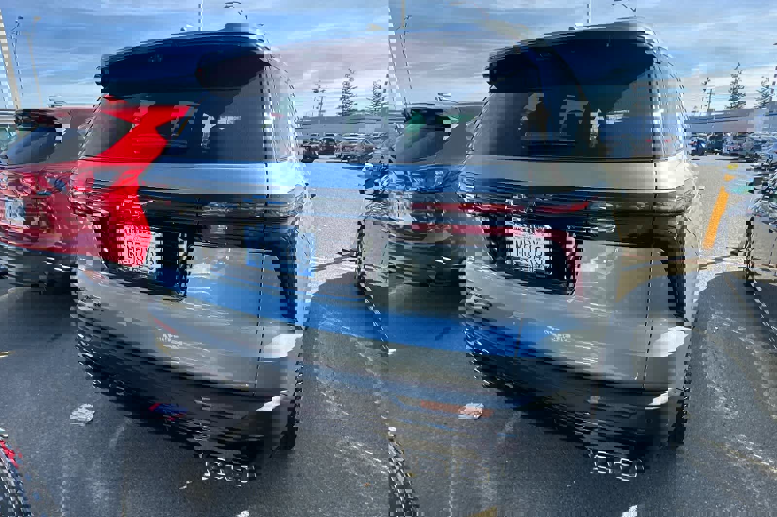 Used 2026 Chevrolet Traverse LT w/ Midnight/Sport Edition image 5