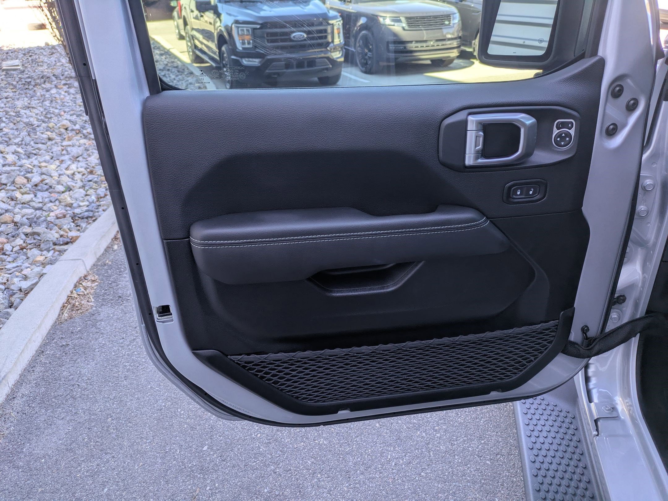 Used 2023 Jeep Wrangler Sahara w/ Cold Weather Group image 12