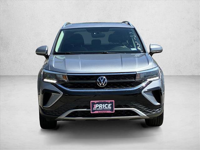 Used 2022 Volkswagen Taos SE FWD image 2