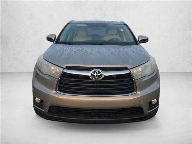 Used 2016 Toyota Highlander XLE FWD image 2