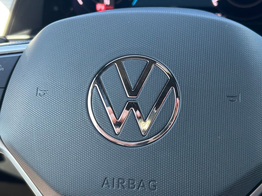 Used 2025 Volkswagen Atlas Cross Sport SE image 38