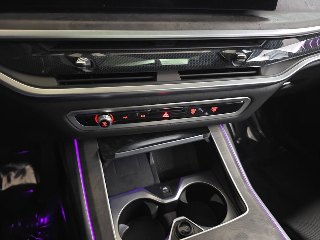 Used 2024 BMW X7 xDrive40i image 27