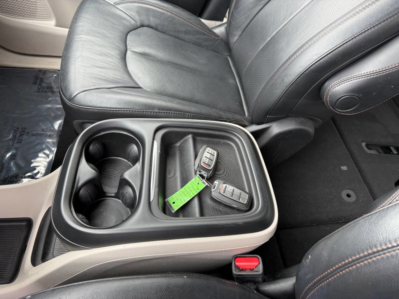 Used 2020 Chrysler Pacifica Touring-L FWD image 21