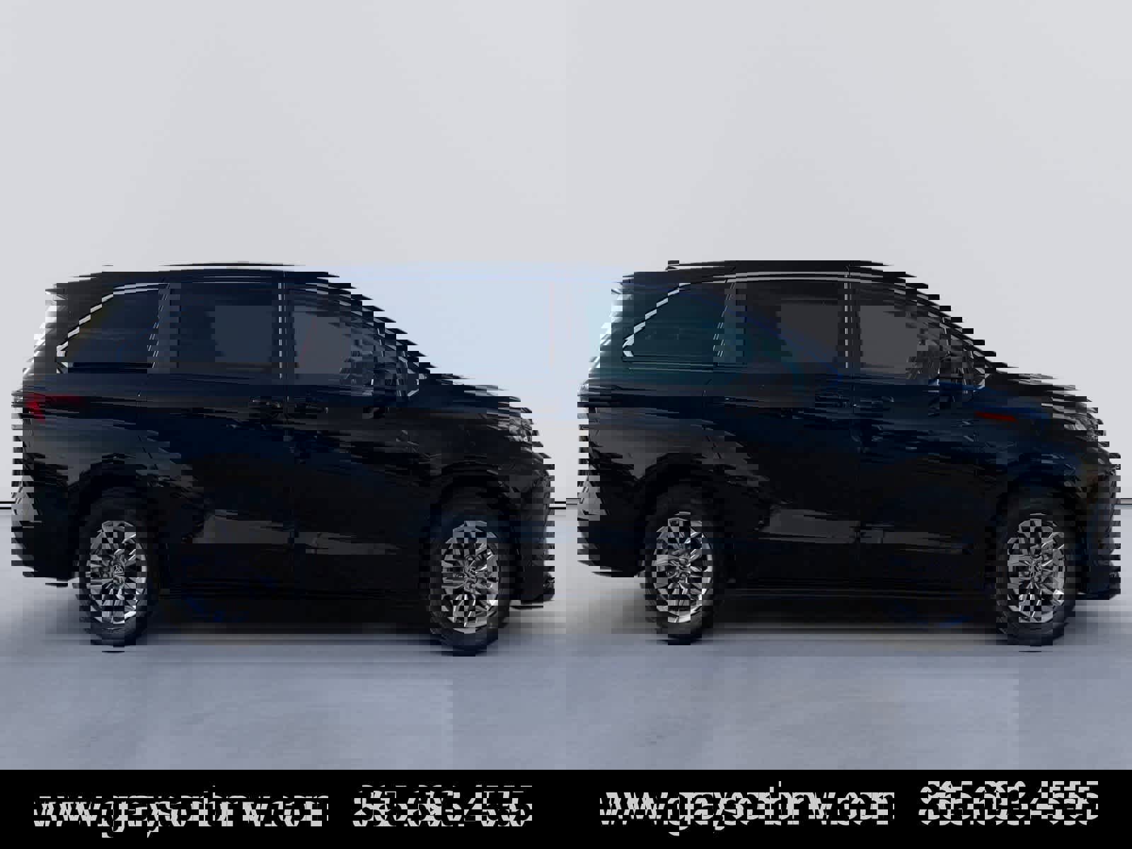 Used 2024 Toyota Sienna LE image 2