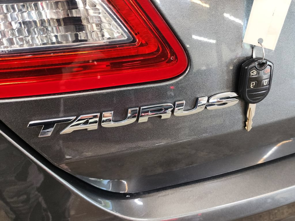 Used 2017 Ford Taurus SE FWD image 39