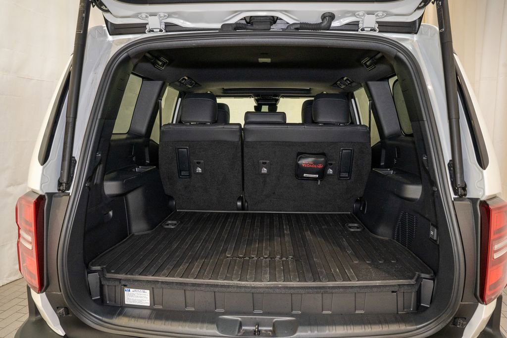 Used 2024 Toyota Land Cruiser image 5