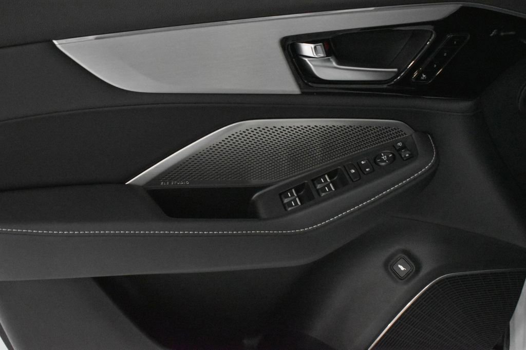 Used 2024 Acura MDX SH-AWD w/ Technology Package image 7