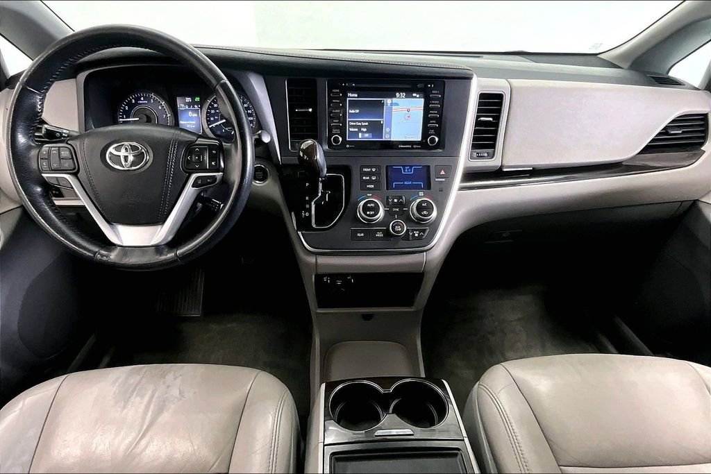 Used 2019 Toyota Sienna XLE w/ XLE Navigation Package FWD image 15