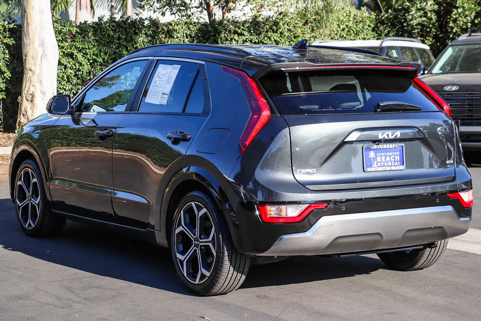 Used 2023 Kia Niro EX Touring FWD image 8