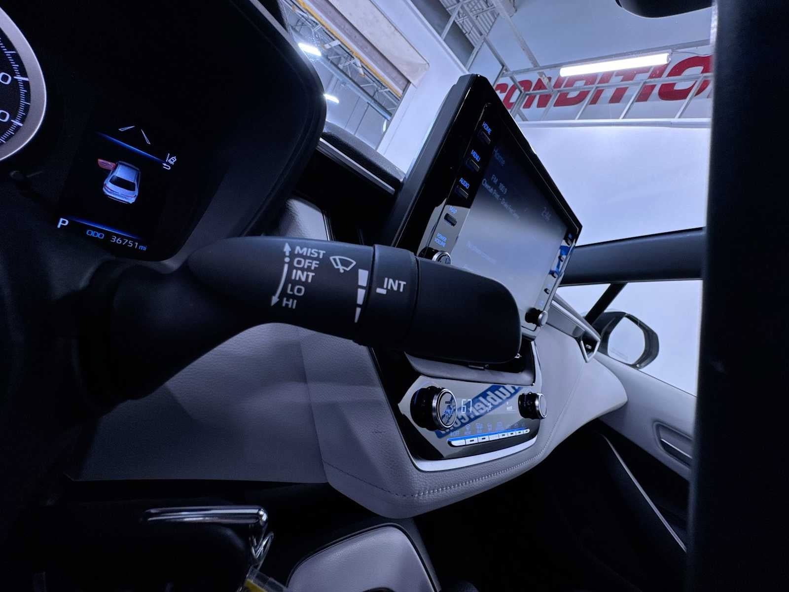 Used 2022 Toyota Corolla SE FWD image 19
