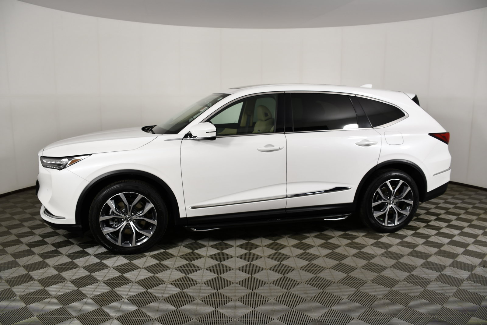 Certified 2024 Acura MDX SH-AWD w/ Technology Package image 9