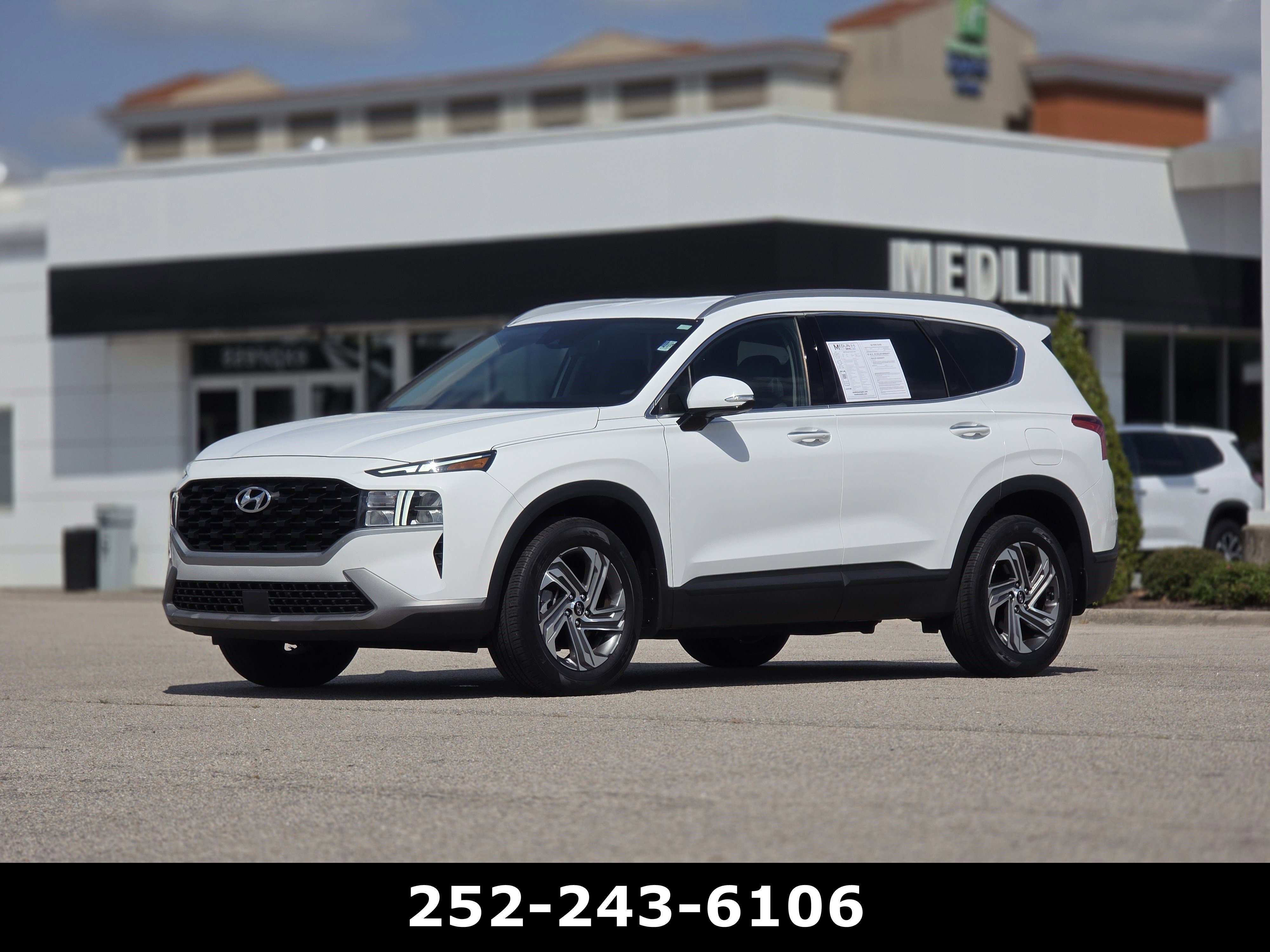 Used 2023 Hyundai Santa Fe SEL image 3