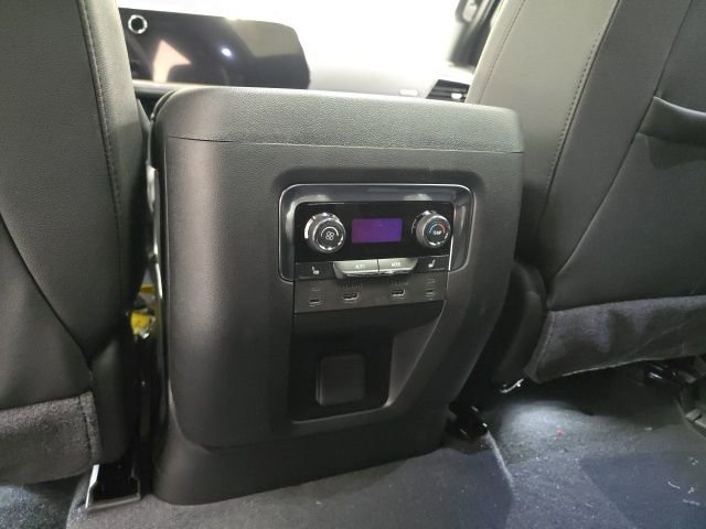 New 2026 Chevrolet Suburban High Country image 25