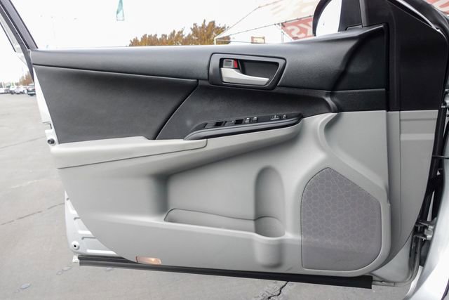 Used 2014 Toyota Camry LE image 23