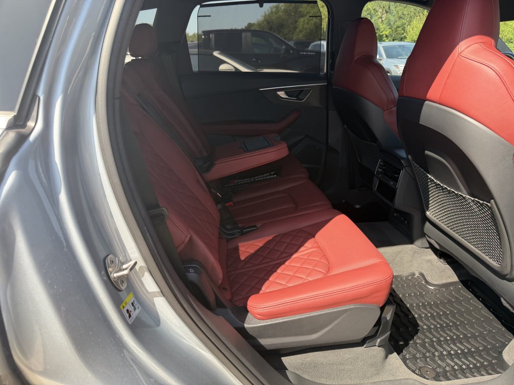 Used 2024 Audi SQ7 Prestige AWD/4WD image 26