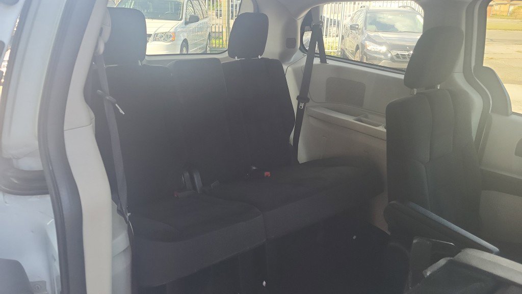 Used 2018 Dodge Grand Caravan SE image 21