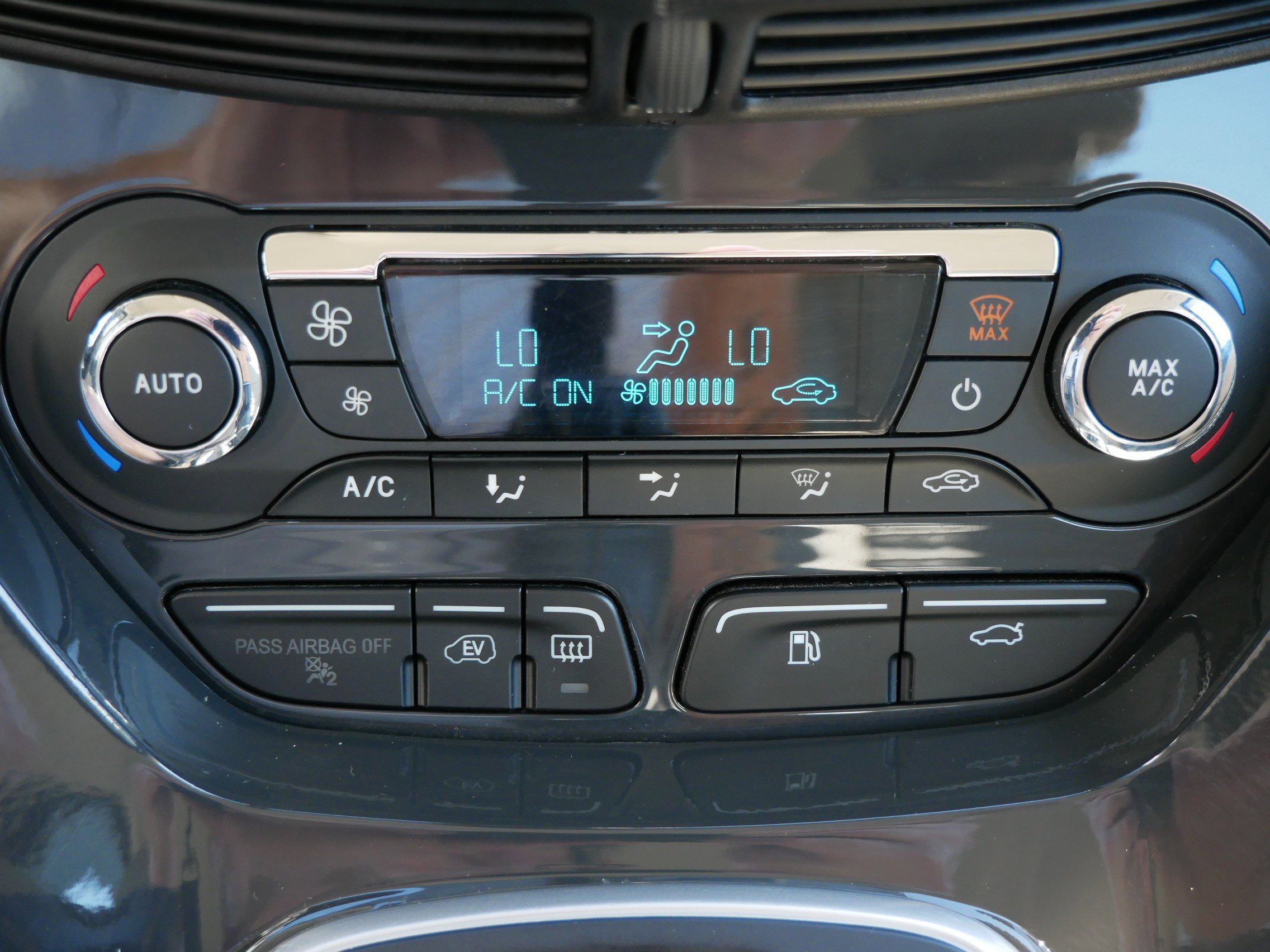 Used 2016 Ford C-MAX Energi SEL w/ Equipment Group 302A image 15