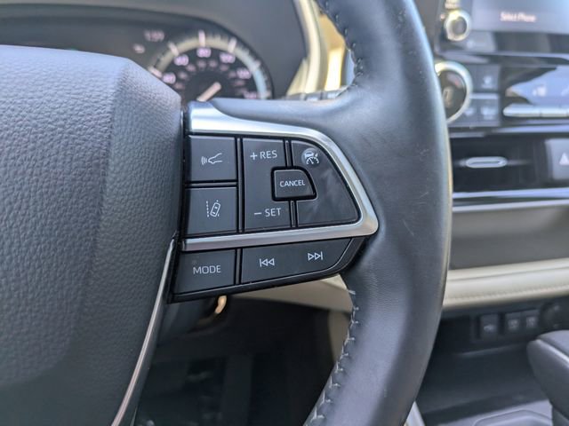 Used 2020 Toyota Highlander XLE image 30