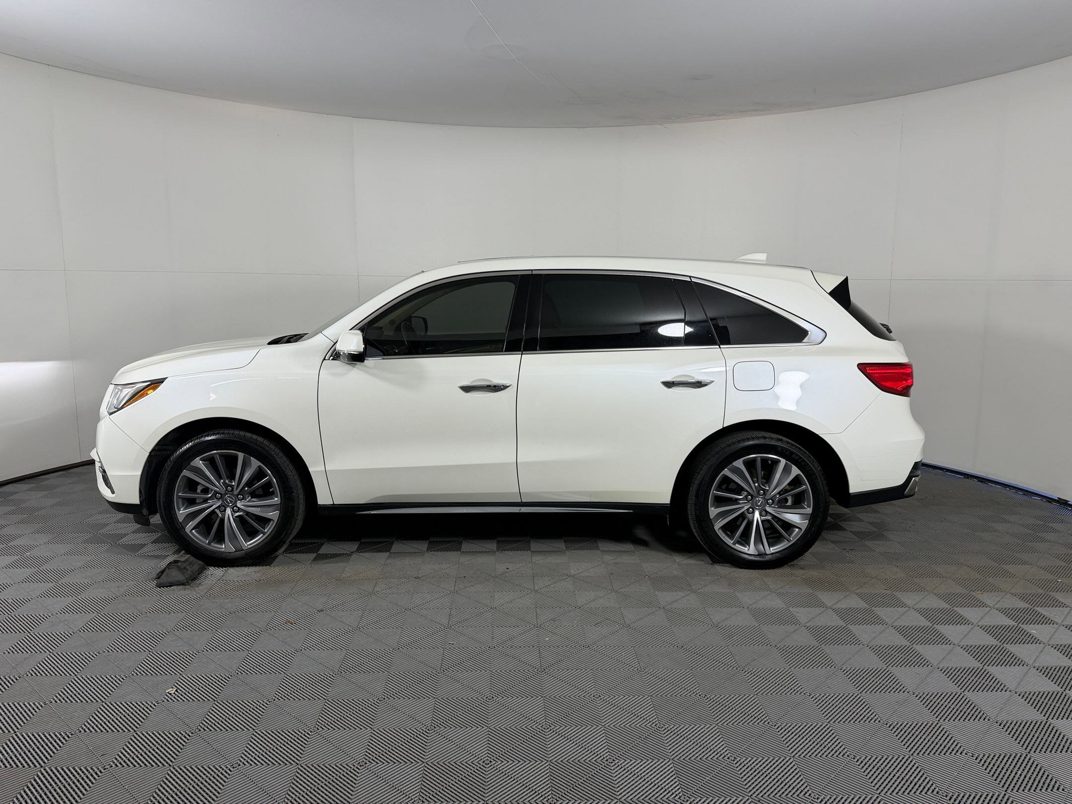 Used 2017 Acura MDX SH-AWD w/ Technology Package image 2
