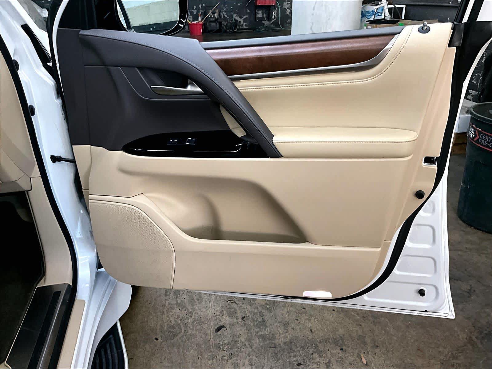 Used 2019 Lexus LX 570 4WD w/ Luxury Package image 28