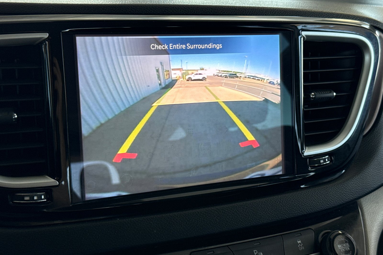 Certified 2022 Chrysler Voyager LX FWD image 21