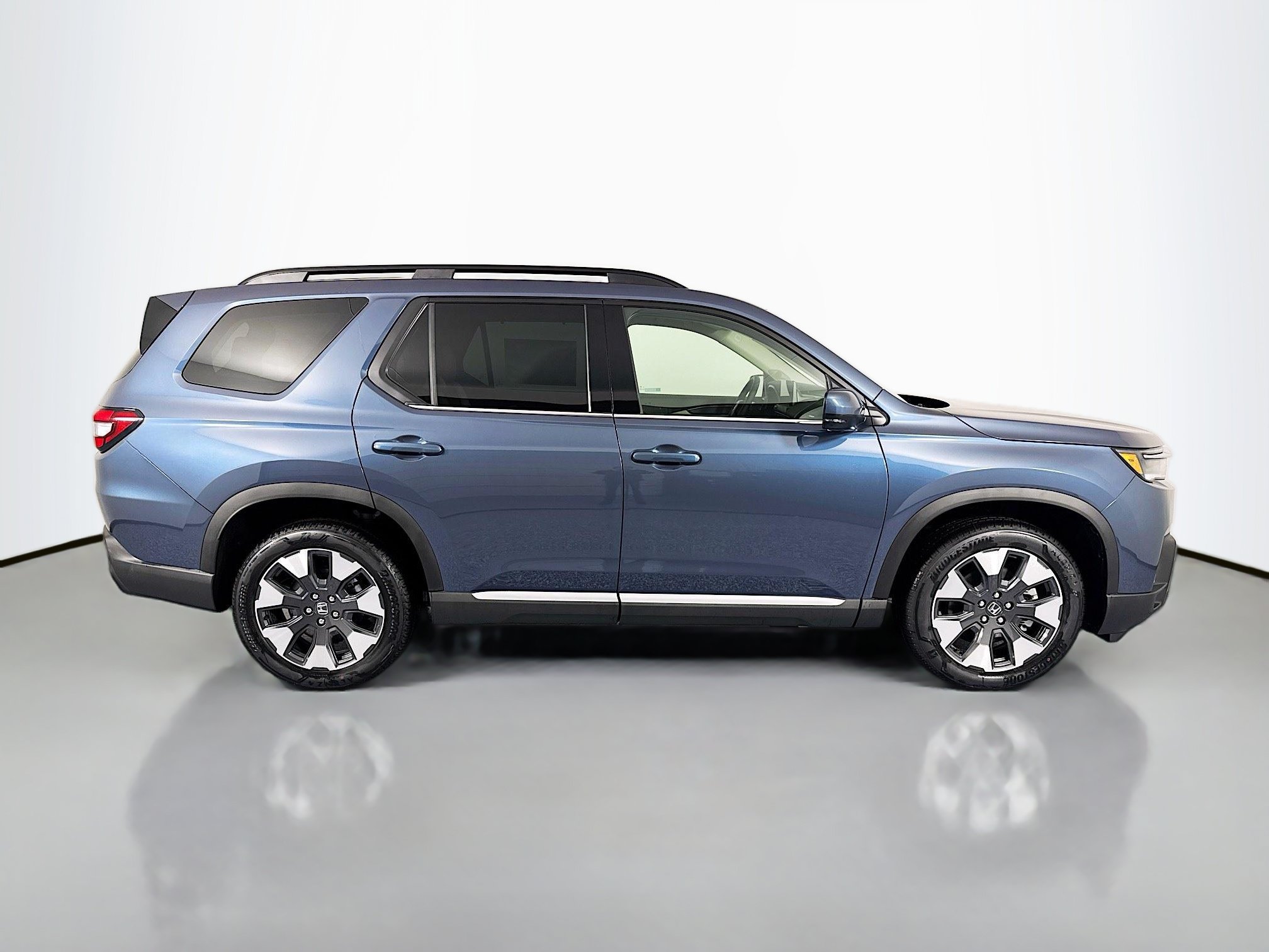 New 2026 Honda Pilot Touring image 4
