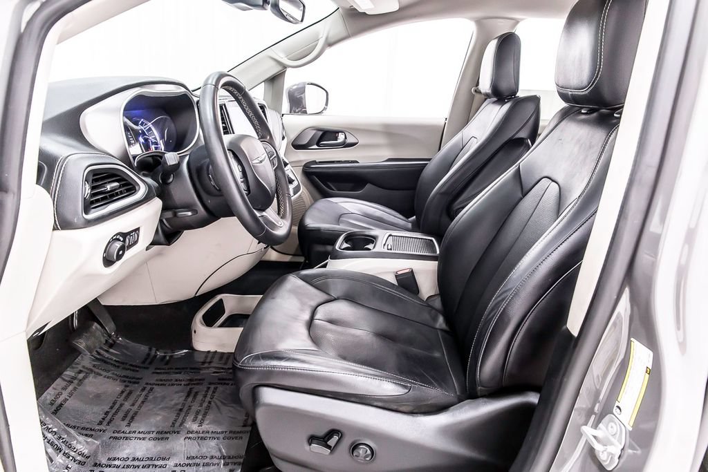 Used 2022 Chrysler Pacifica Touring-L FWD image 25