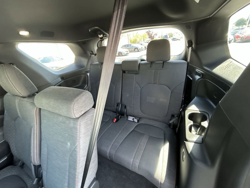 Used 2025 Honda Pilot Sport image 22