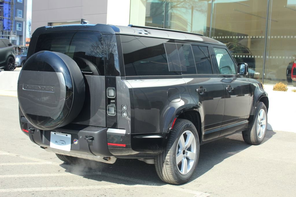 New 2026 Land Rover Defender 130 X-Dynamic SE image 2