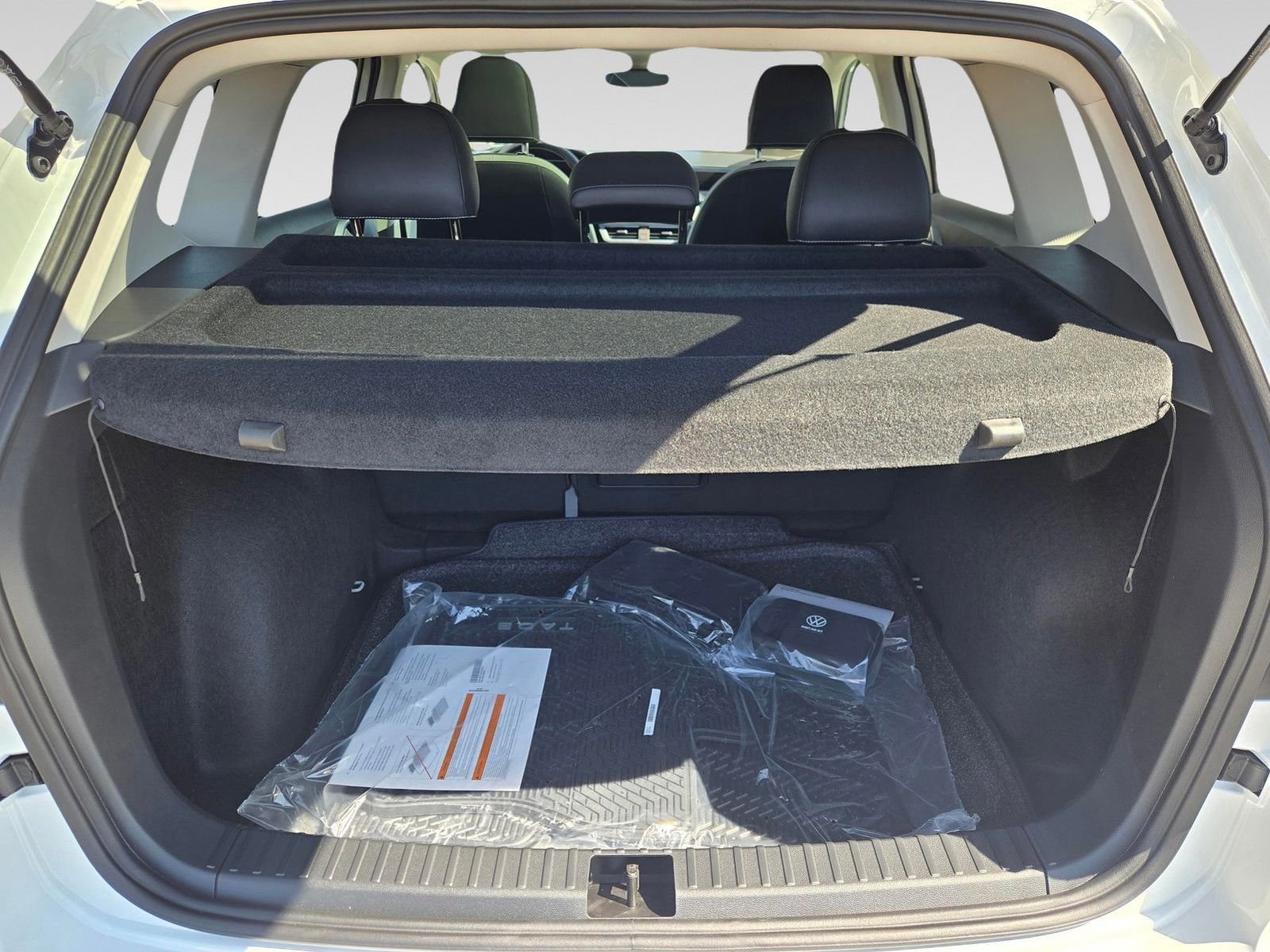 New 2026 Volkswagen Taos SE FWD image 6