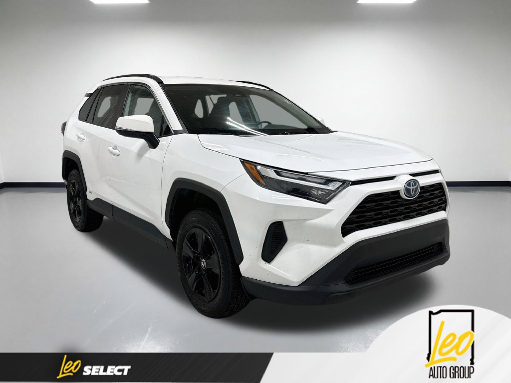 Used 2022 Toyota RAV4 XLE w/ XLE Grade Weather Package AWD/4WD image 5