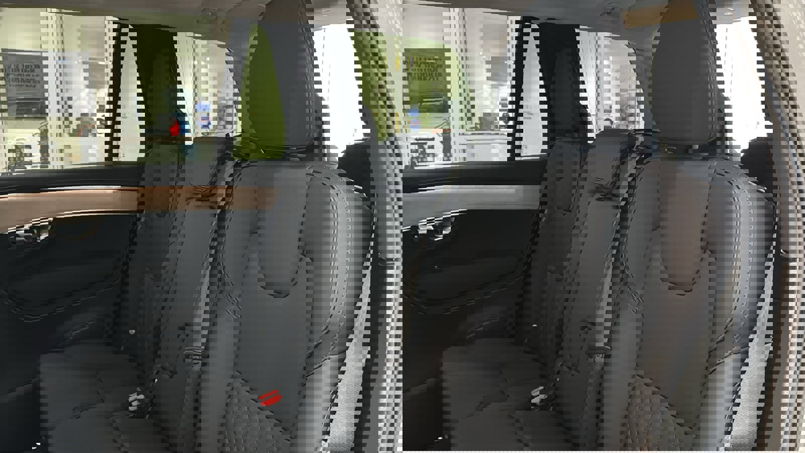 New 2026 Volvo XC90 B6 Plus w/ Protection Package Premier image 26