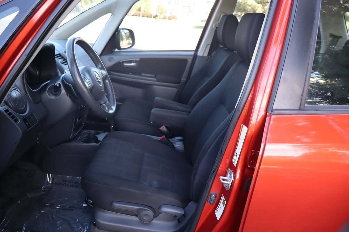Used 2010 Suzuki SX4 Touring AWD/4WD image 19