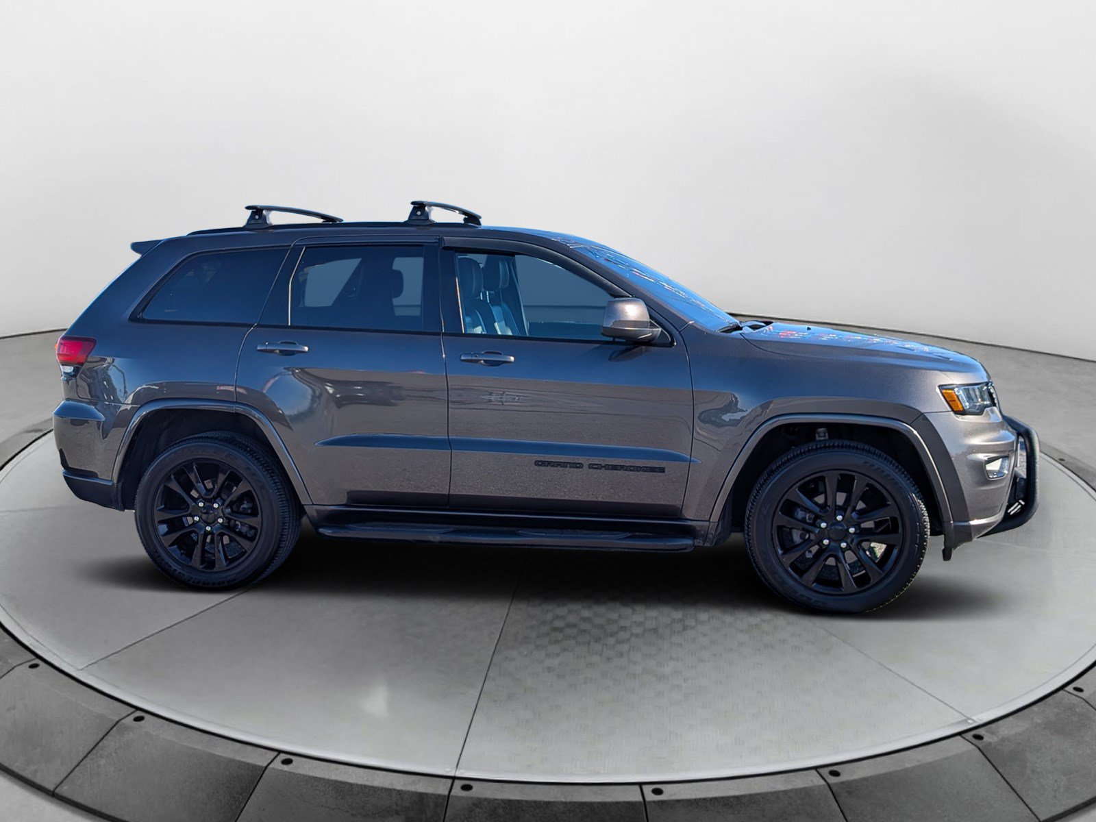 Used 2020 Jeep Grand Cherokee Altitude AWD/4WD image 2